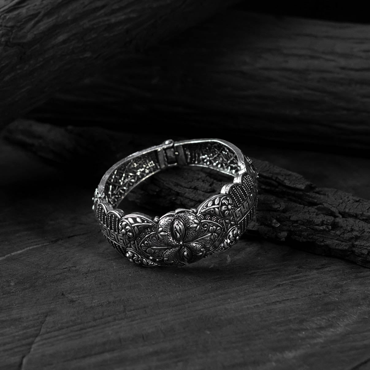 Saanjh Bela Floral Oxidised Bangle