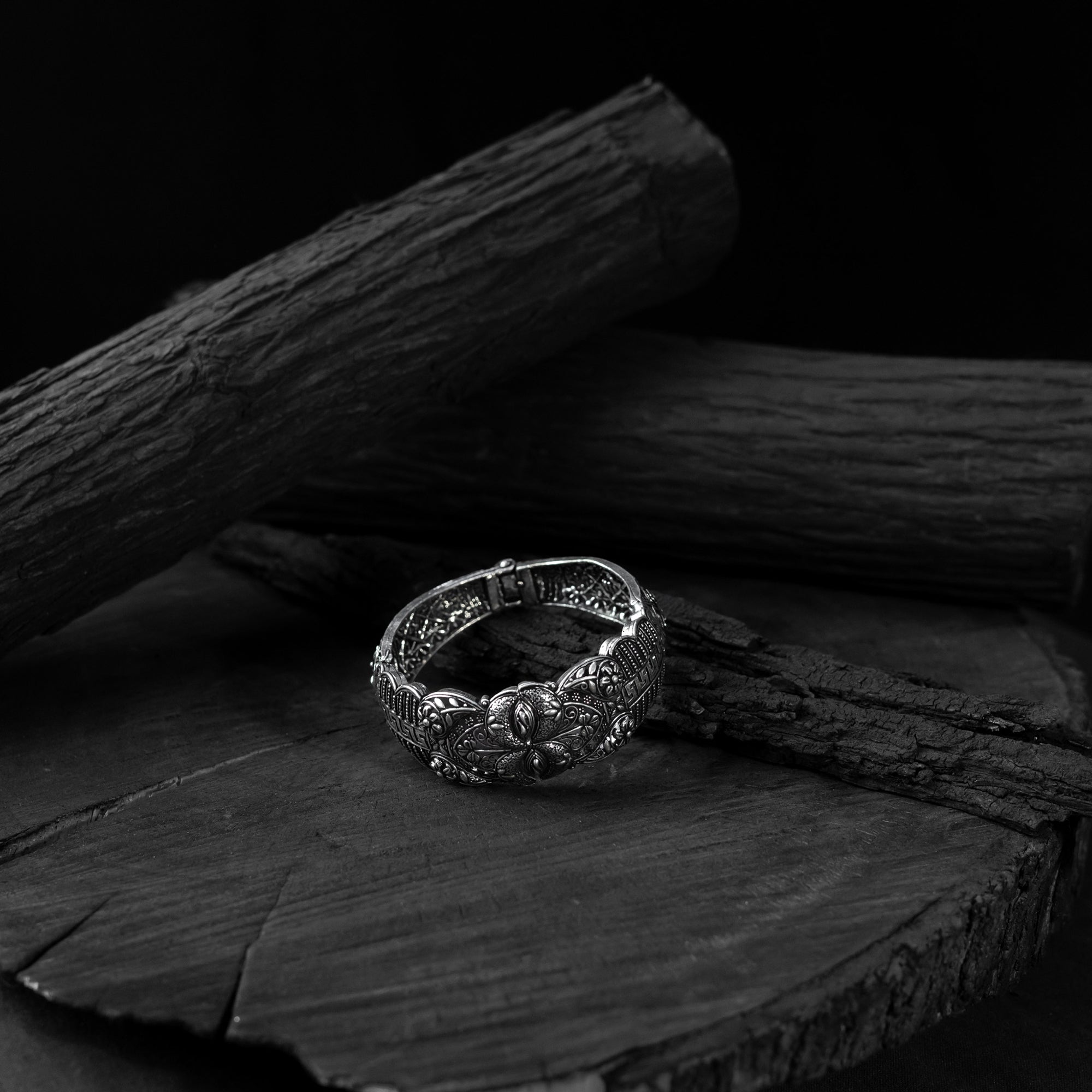 Saanjh Bela Floral Oxidised Bangle