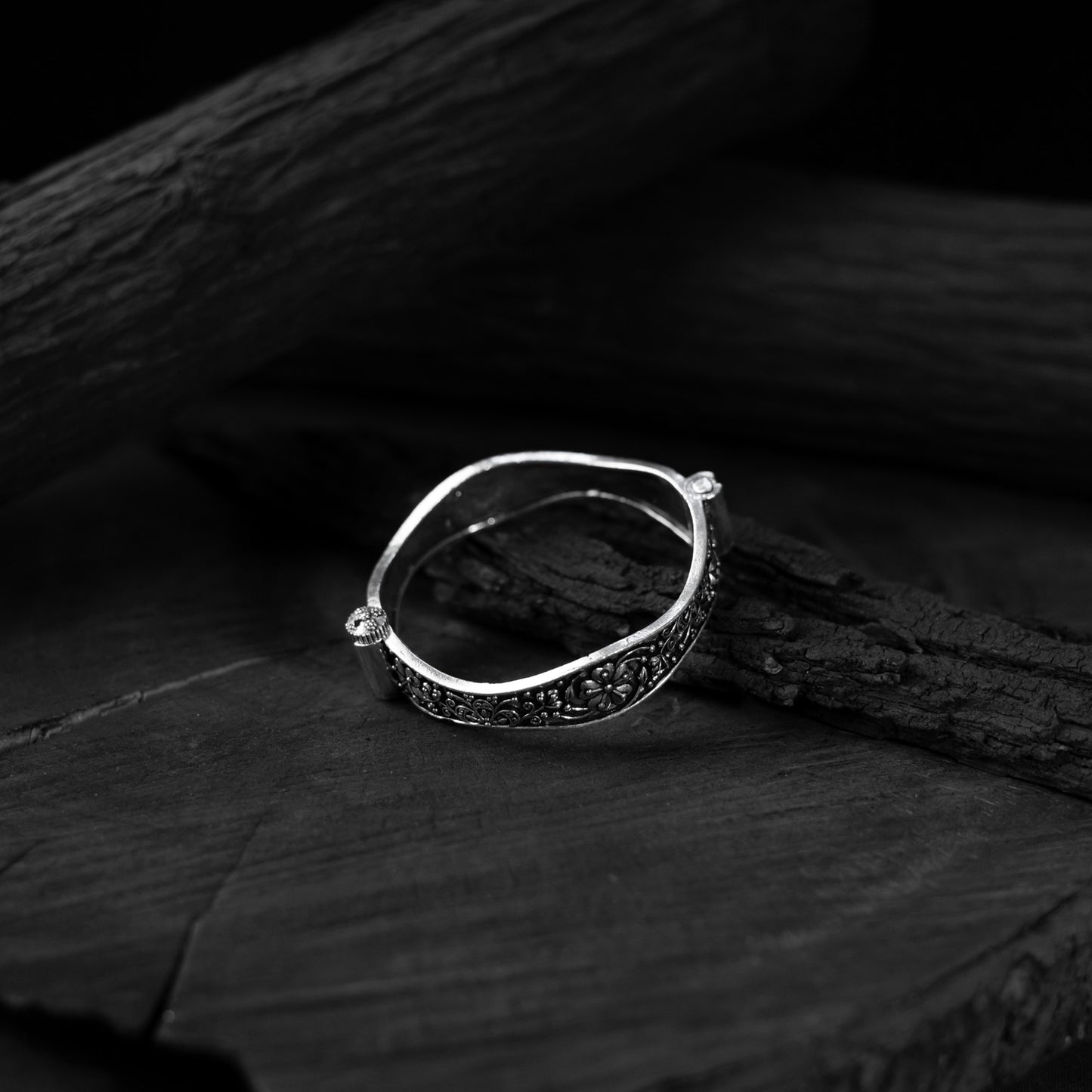 Saanjh Bela Flower Oxidised Bangle