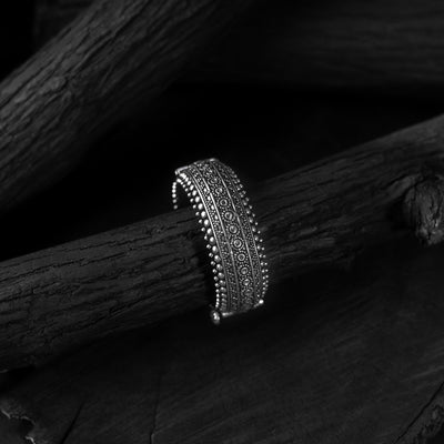 Saanjh Bela Stone Oxidised Bangle