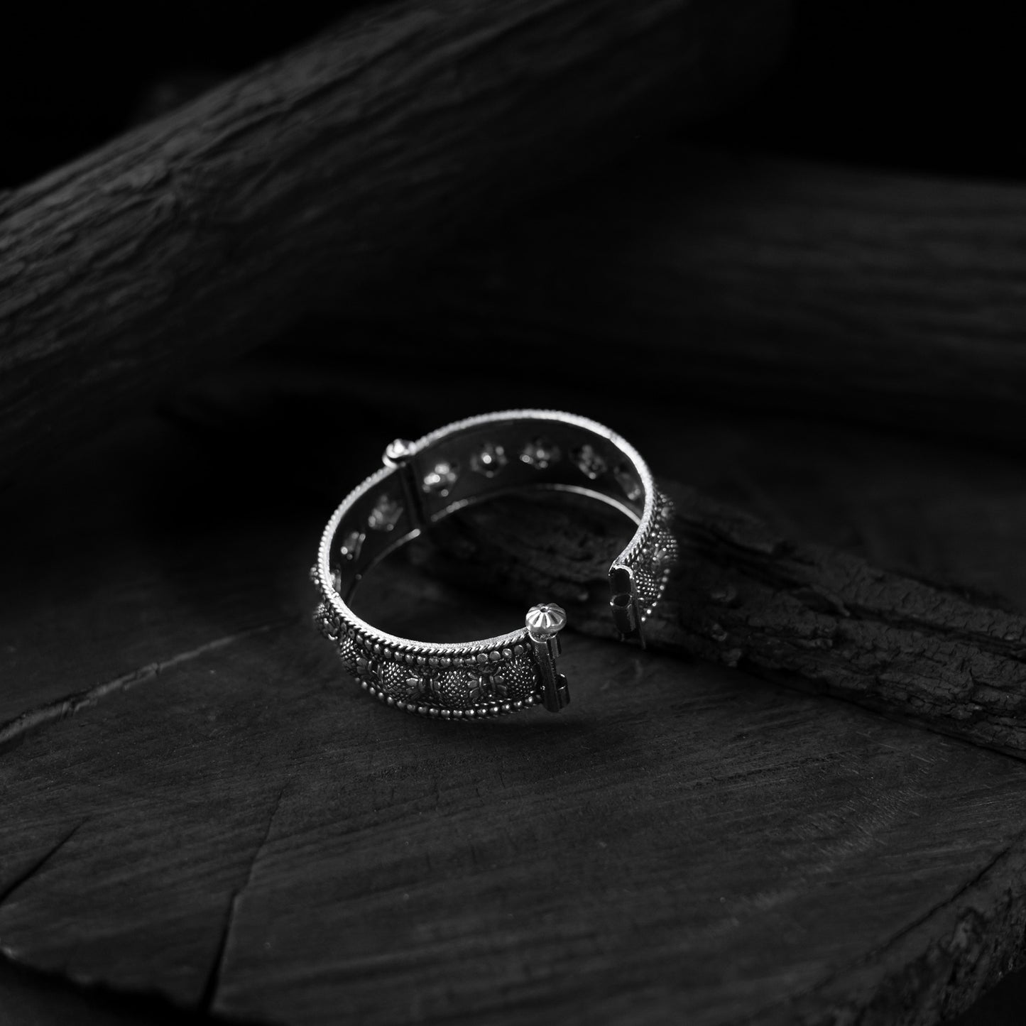 Saanjh Bela Kalash Oxidised Bangle