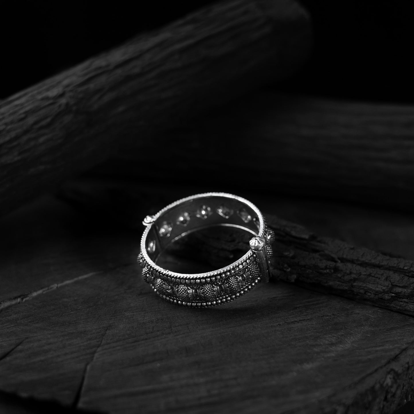 Saanjh Bela Kalash Oxidised Bangle