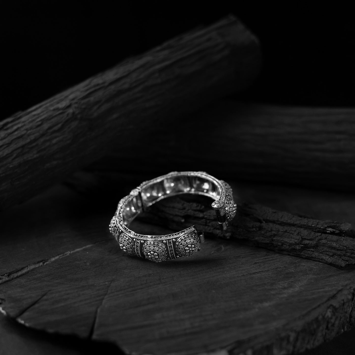 Saanjh Bela Lotus Motif Oxidised Bangle