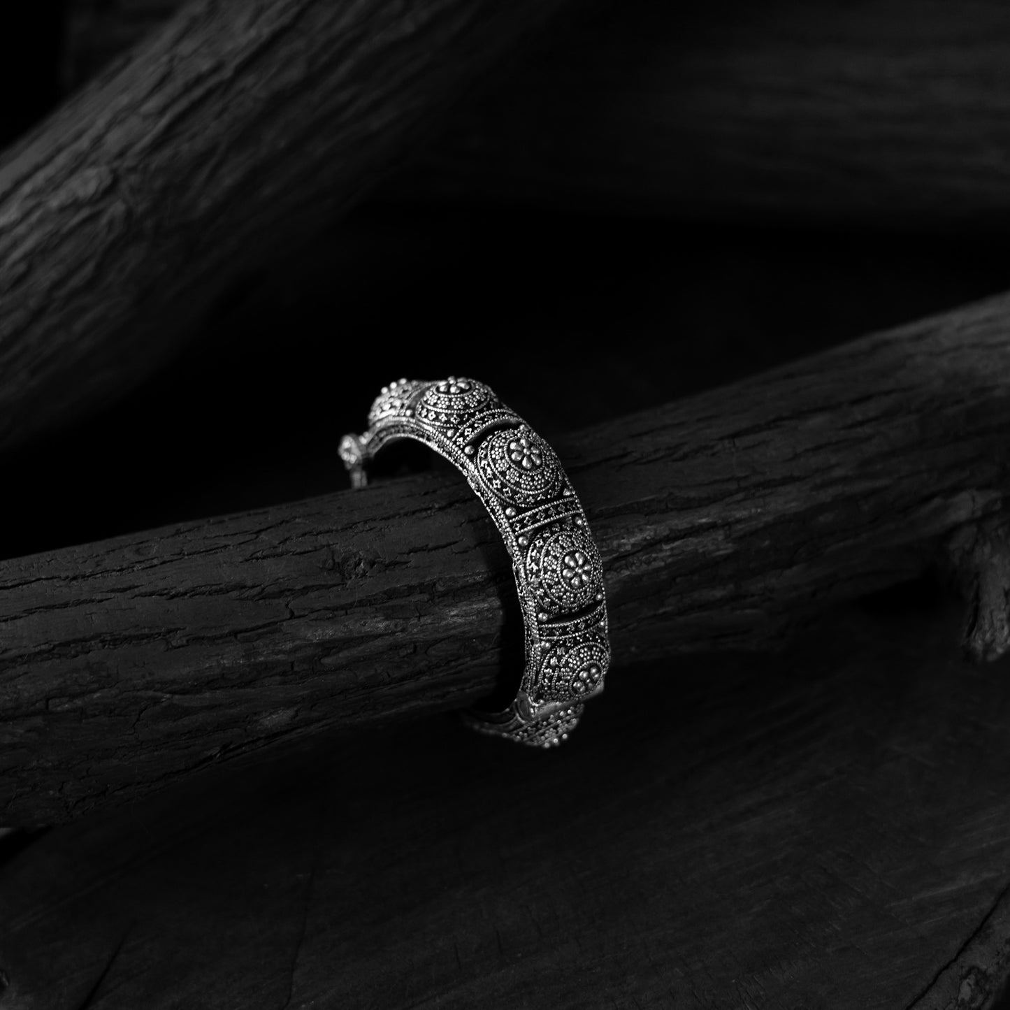 Saanjh Bela Lotus Motif Oxidised Bangle