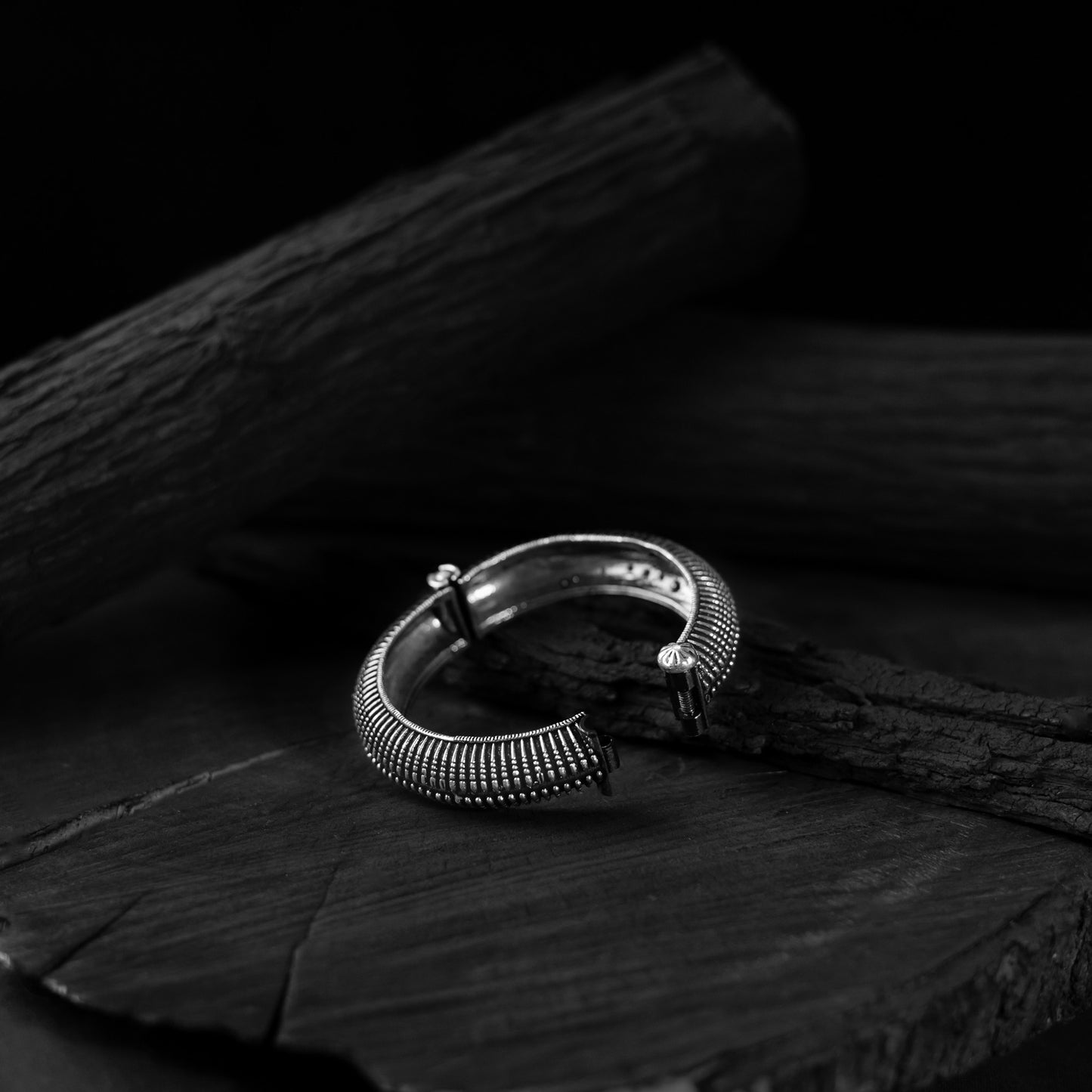 Saanjh Bela Round Oxidised Bangle