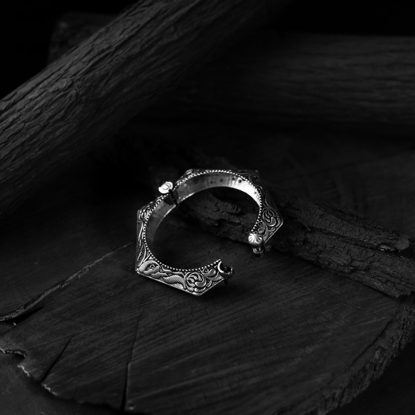 Saanjh Bela Leaves Oxidised Bangle
