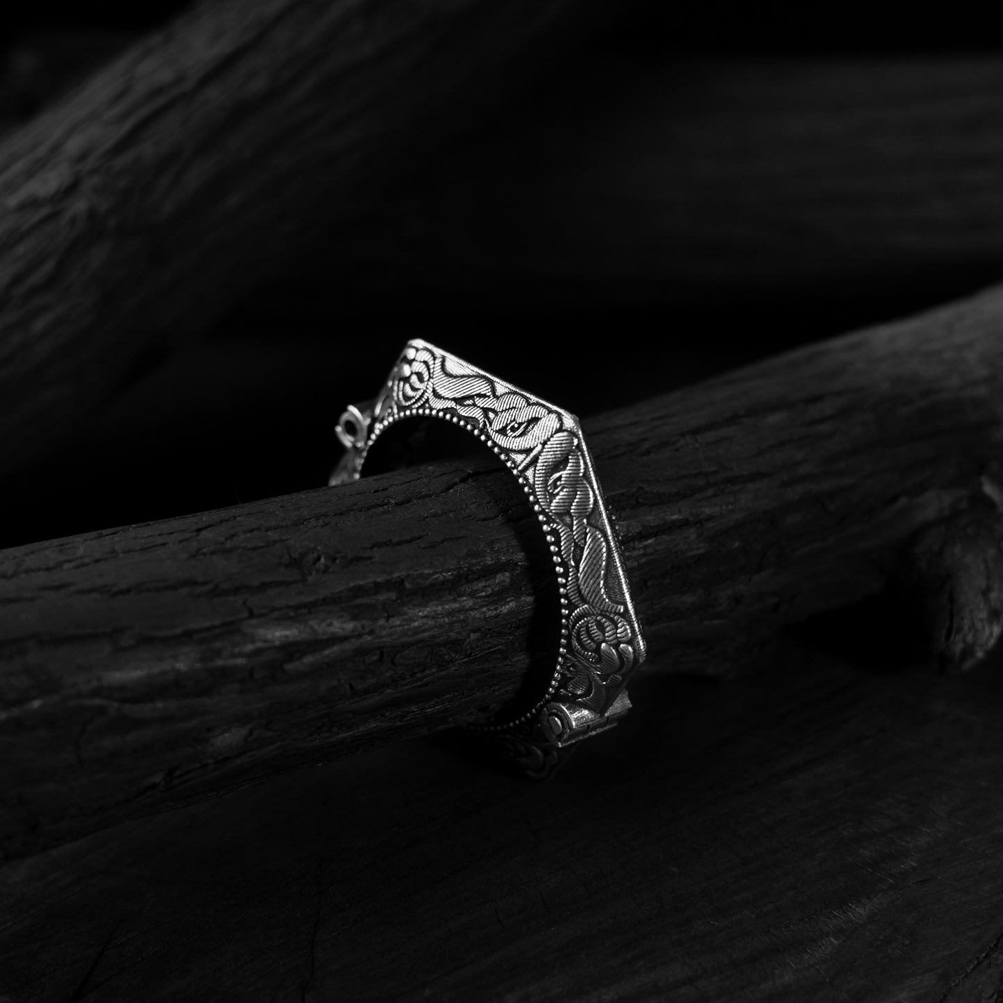 Saanjh Bela Leaves Oxidised Bangle