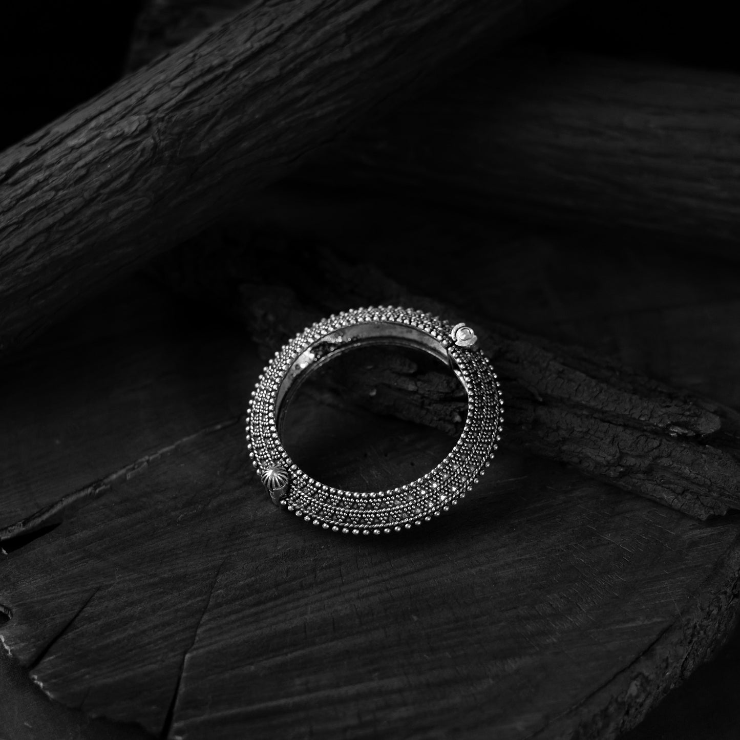 Saanjh Bela Temple Carved Oxidised Bangle