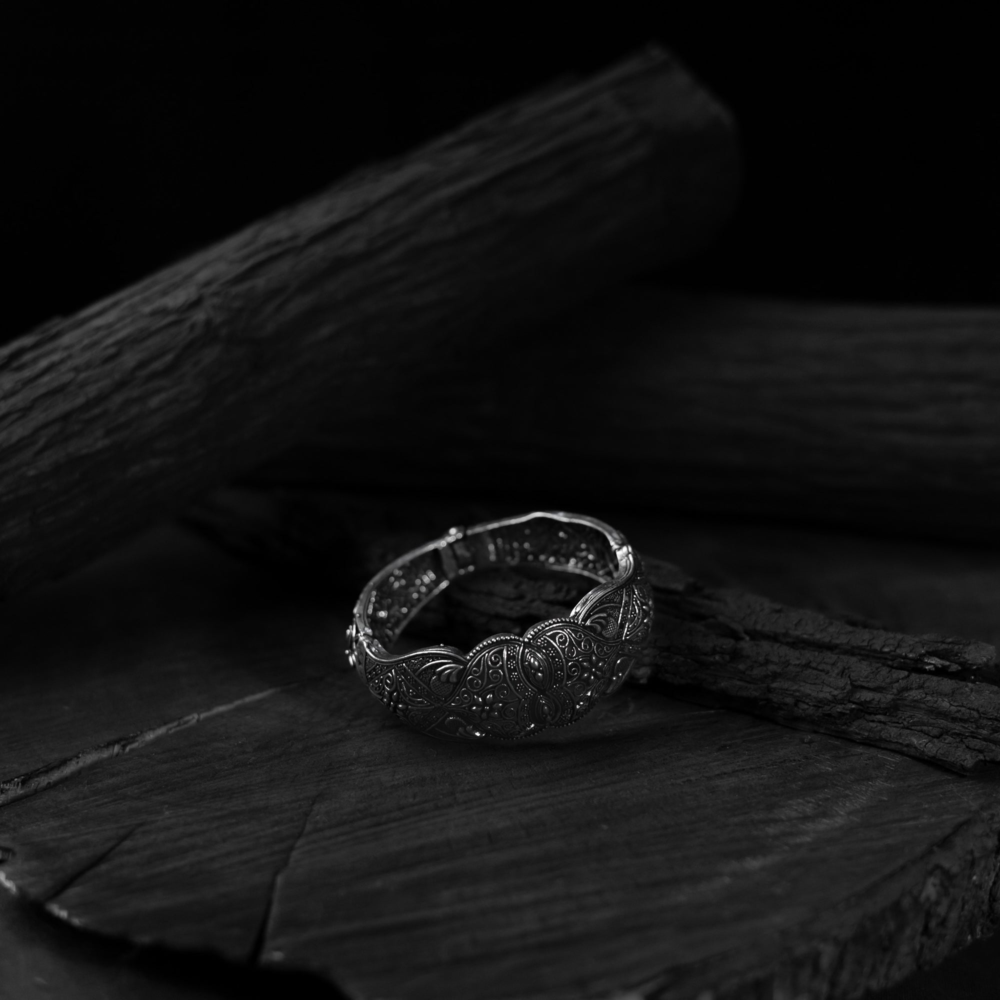 Saanjh Bela Flower Motif Oxidised Bangle