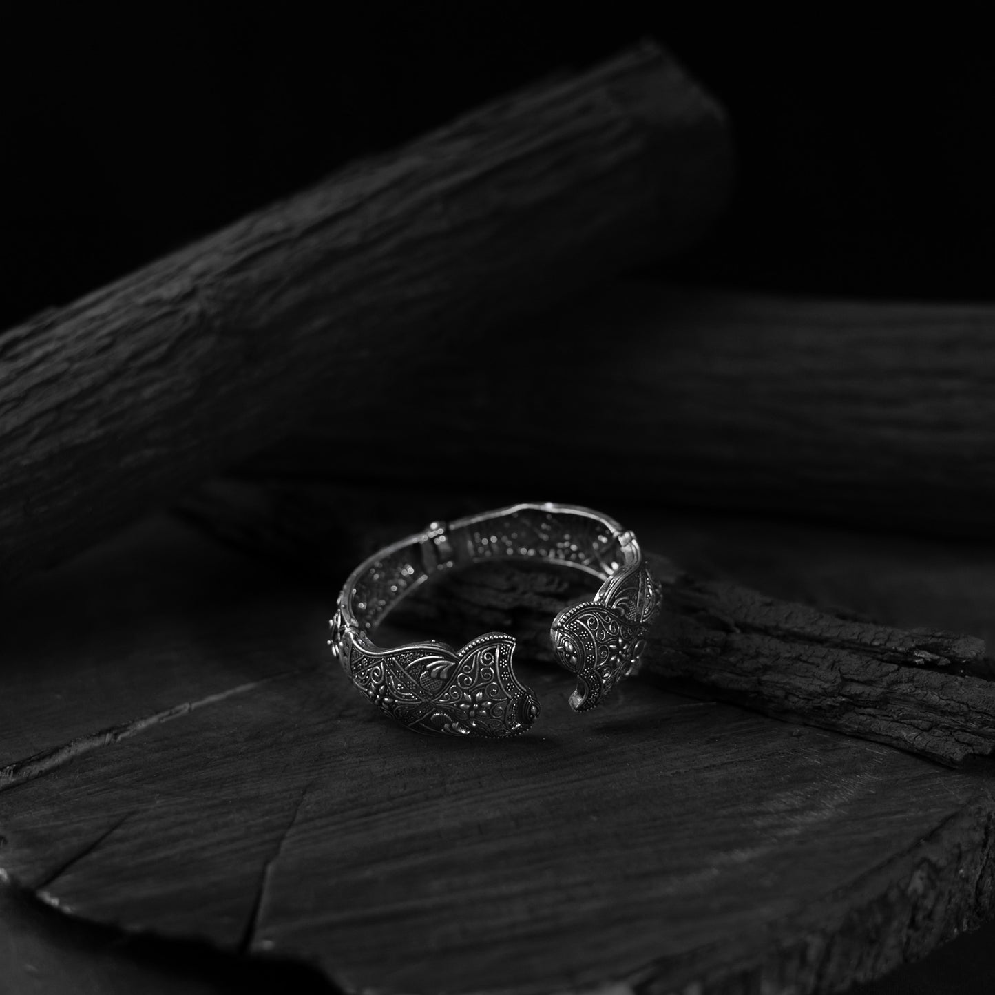 Saanjh Bela Flower Motif Oxidised Bangle