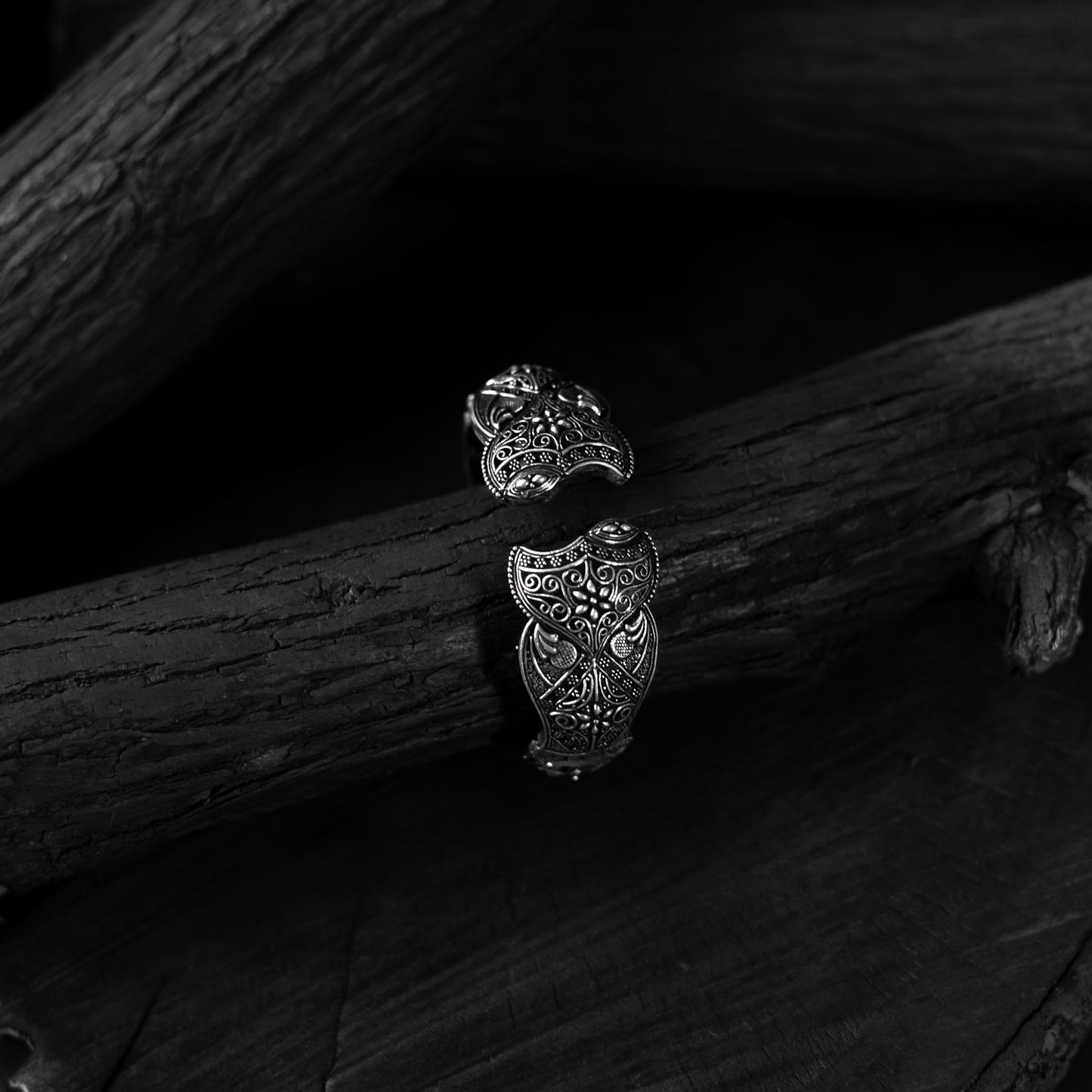 Saanjh Bela Flower Motif Oxidised Bangle