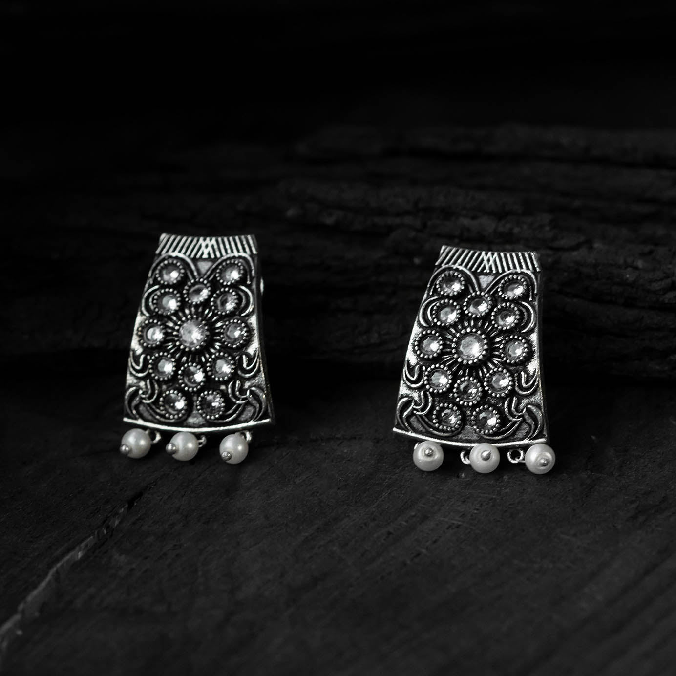 Saanjh Bela Crystal Floral Oxidised Necklace Set