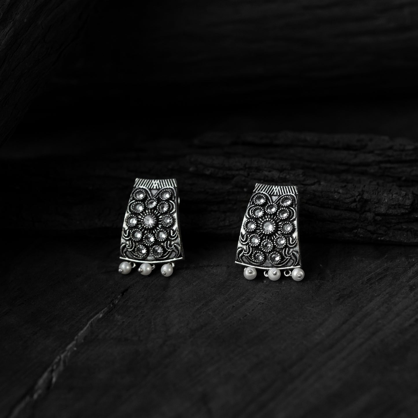 Saanjh Bela Crystal Floral Oxidised Necklace Set
