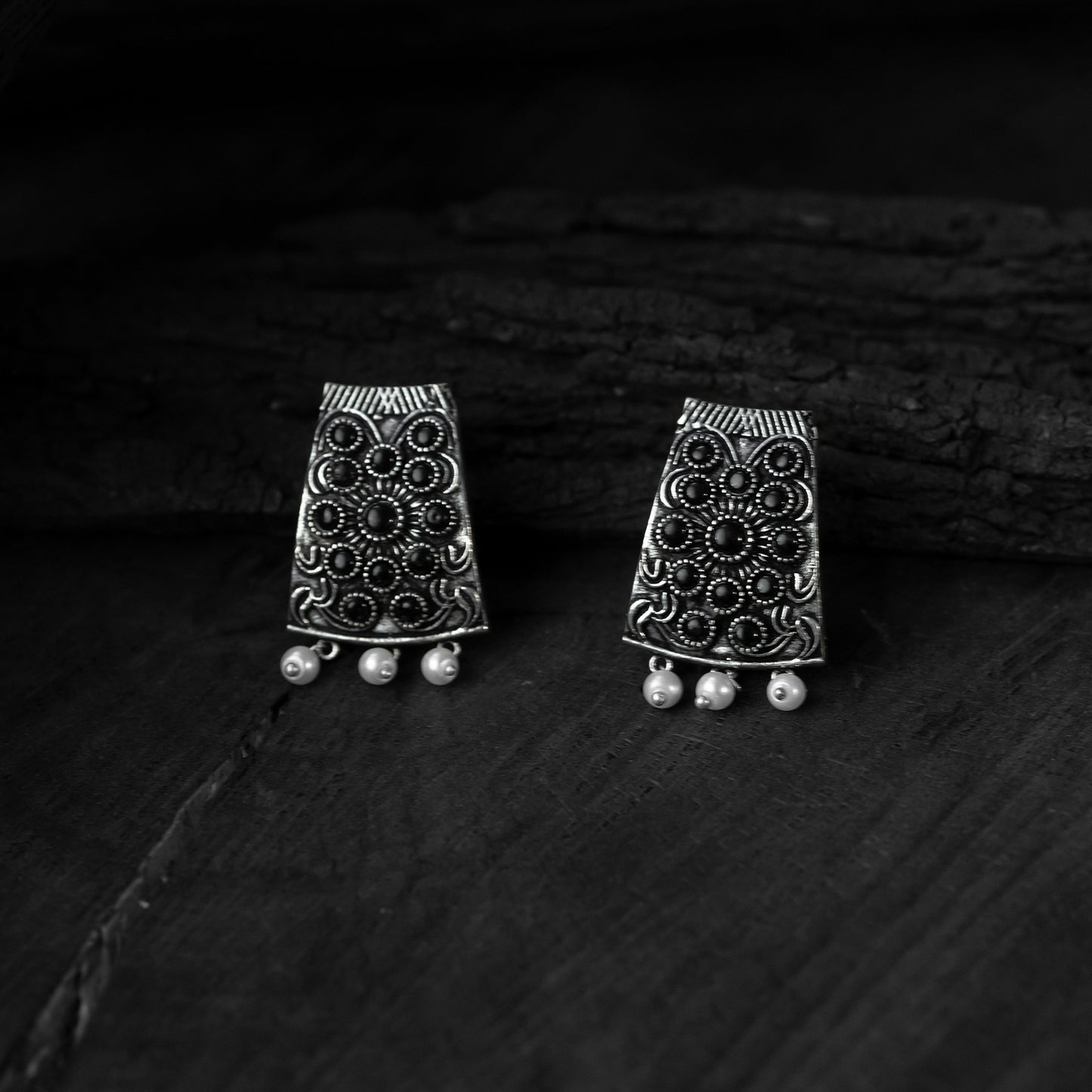 Saanjh Bela Black Floral Oxidised Necklace Set