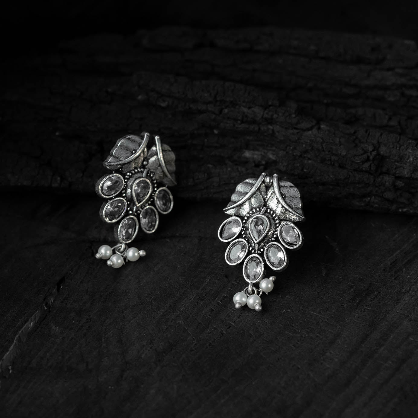Saanjh Bela Crystal Leaves Oxidised Necklace Set