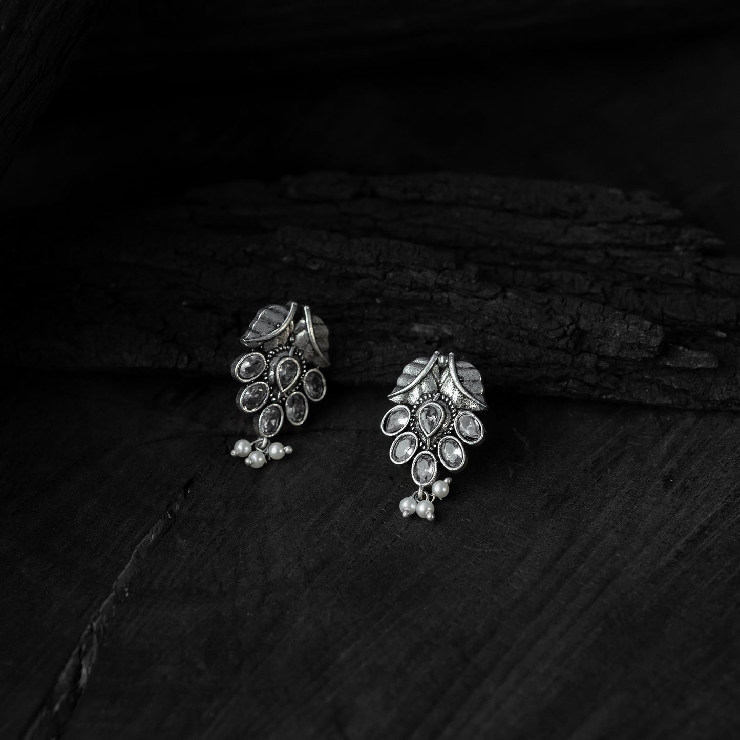 Saanjh Bela Crystal Leaves Oxidised Necklace Set
